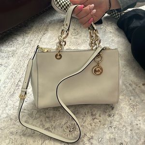 White MK purse with removable shoulder strap